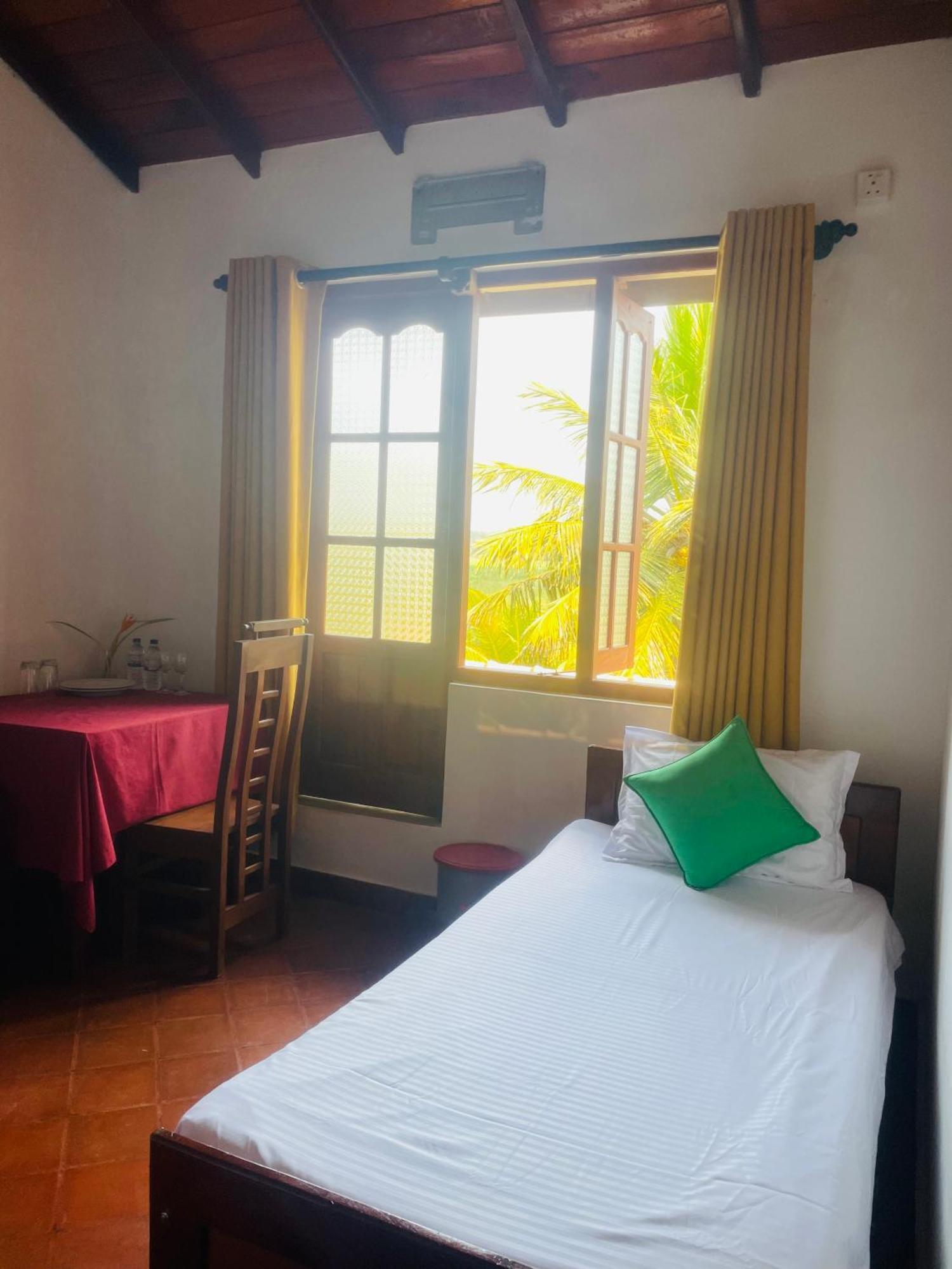 Island House Otel Dikwella Dış mekan fotoğraf